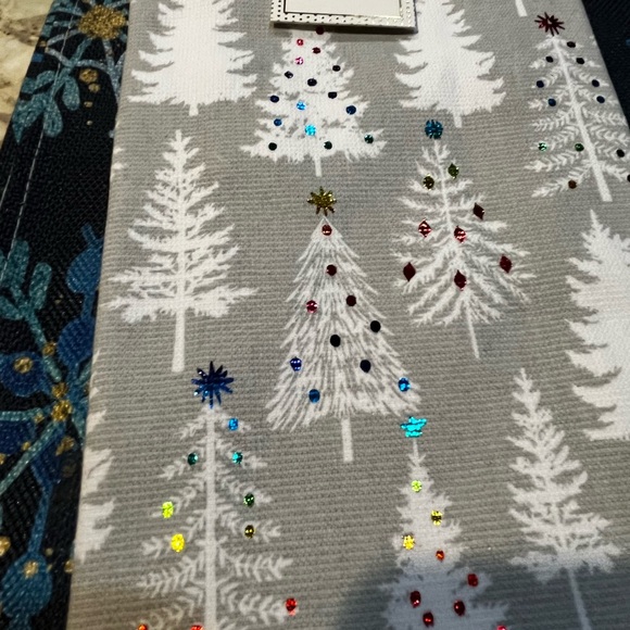 NEW Set of Two Cupcakes And Cashmere Cotton Sparkly Trees Dish Towels 20” x 30” - Picture 4 of 7